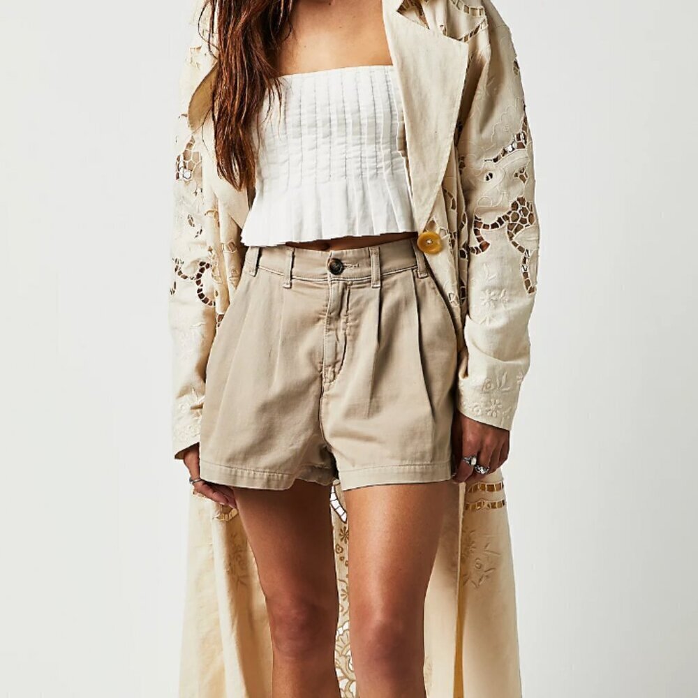 Free People Billie Chino Shorts Almond Milk Size 10